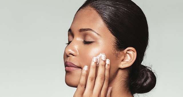 6 Urutan Skincare Pagi Dan Malam Hari Yang Benar Jadi Glowing