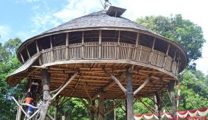 rumah adat kalimantan barat