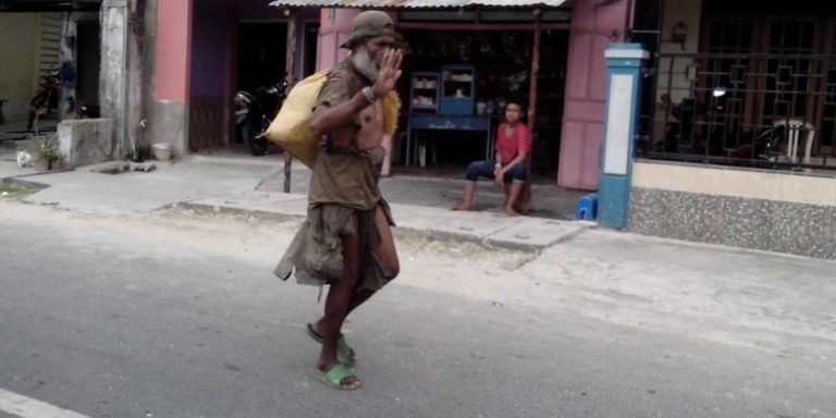 9 Arti Mimpi Orang Gila Masuk Rumah, Pertanda Baik atau Buruk?