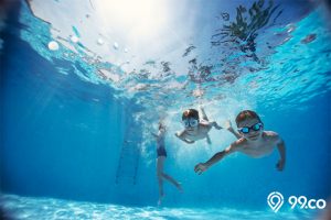 10 Arti Mimpi Berenang Menurut Islam, Primbon & Psikologi