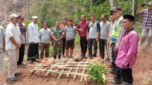 anak bongkar makam ibu