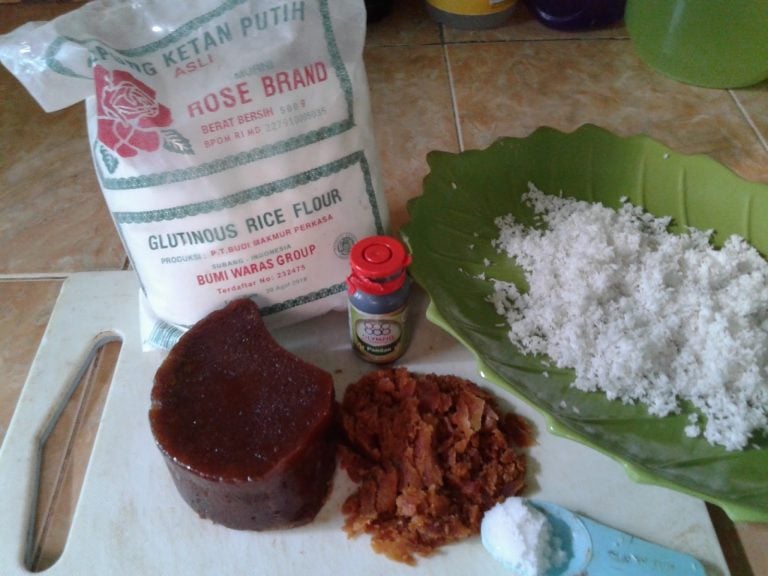 Cara Membuat Klepon yang Mudah dan Lezat. Masa Disebut Tak Islami?