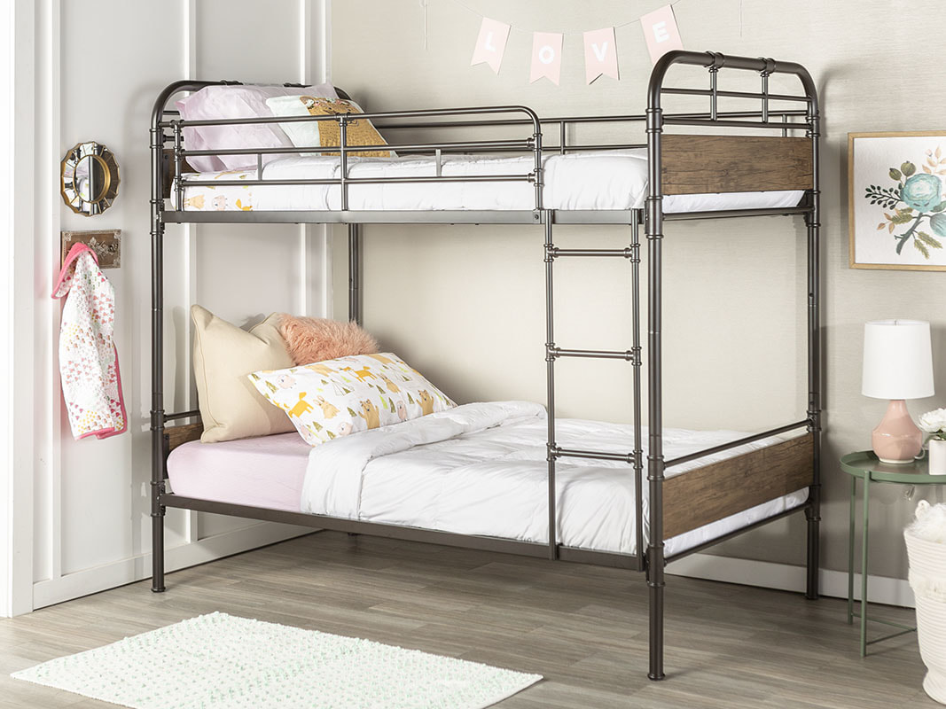 2 double bunk beds