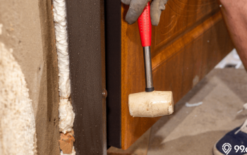 daun pintu memuai