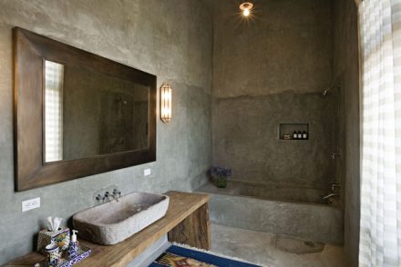 10 Desain Kamar Mandi Semen, Artsy & Beda Banget!