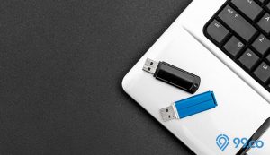 flash disk dan laptop