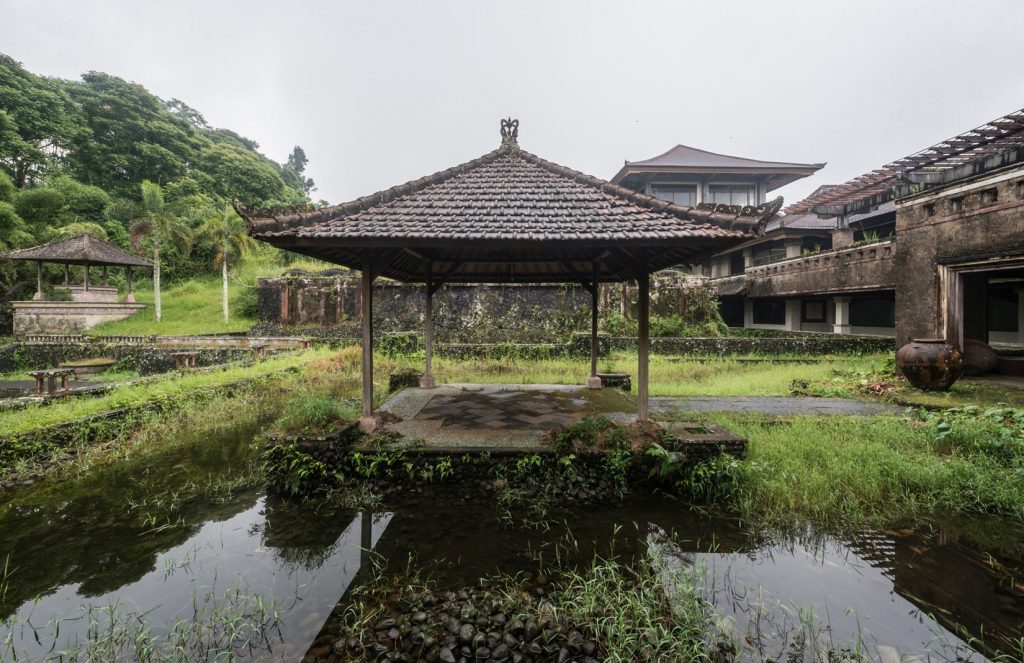 hotel berhantu di bali