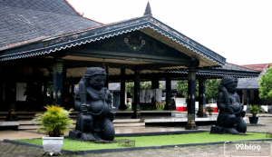 rumah adat jawa timur