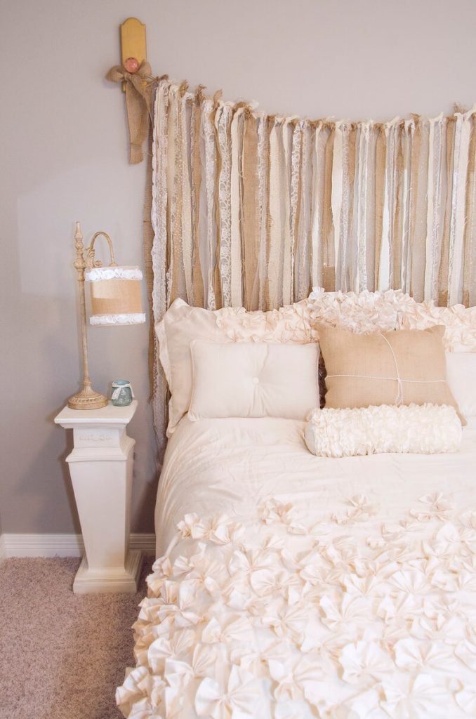 kasur renda bernuansa shabby chic di kamar tidur