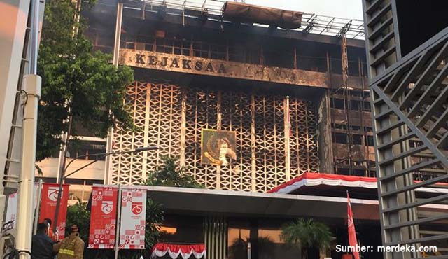 kejaksaan agung terbakar