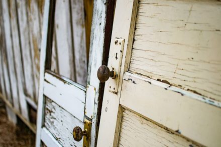Arti Mimpi Pintu Rumah Rusak: Pertanda Buruk Atau Keberuntungan?