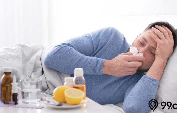 wanita sakit flu