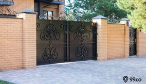 Intip 9 Inspirasi Desain Pagar Rumah Klasik Terbaik | Serasa Kembali ke Abad Pertengahan!