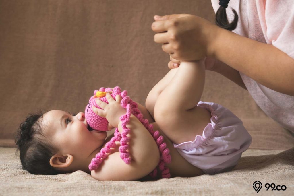 Cara Memijat Bayi di Bagian Perut