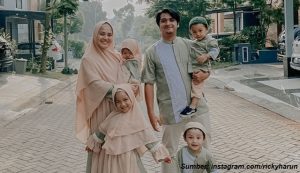 11 Potret Rumah Ricky Harun & Herfiza yang Unik. Eksteriornya Industrial, Interiornya Minimalis!