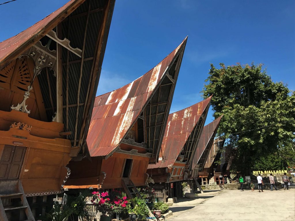 atap rumah bolon sumatera utara