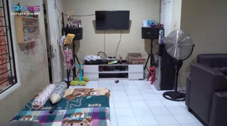 ruang tengah rumah dede