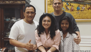 rumah keluarga bella saphira
