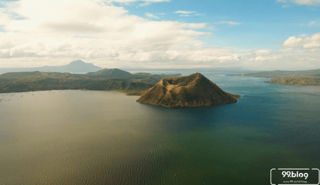 gunung taal
