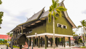 rumah adat dayak