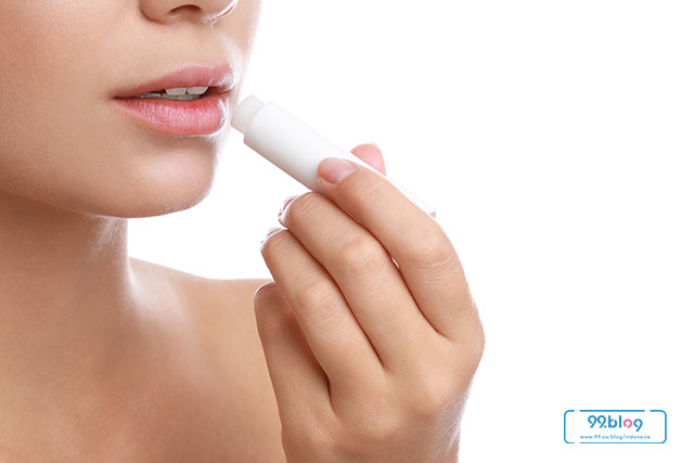 9 Cara Mengatasi Bibir Kering Dan Pecah Pecah 100 Alami