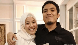 5 Potret Rumah Desta Mahendra yang Bernuansa Inggris | Yuk, Intip!