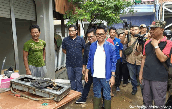 rumah eko patrio terendam banjir