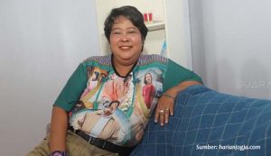 6 Potret Rumah Suti Karno, Pemeran Atun di Serial “Si Doel” | Sederhana tapi Nyaman Banget! 6 Potret Rumah Suti Karno, Pemeran Atun di Serial “Si Doel” | Sederhana tapi Nyaman Banget!