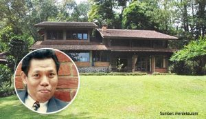 8 Potret Vila Mewah Dono Warkop yang Bernuansa Tradisional | Dilengkapi Sungai Pribadi lo!
